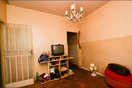 Casa à venda com 300m², 2 quartos e 8 vagasSala