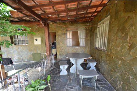 Casa à venda com 300m², 2 quartos e 8 vagasVaranda