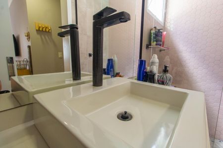 Apartamento à venda com 76m², 2 quartos e 1 vaga Apartamento à venda com 76m², 2 quartos e 1 vagaBanheiro da Suíte