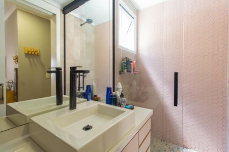 Apartamento à venda com 76m², 2 quartos e 1 vaga Apartamento à venda com 76m², 2 quartos e 1 vagaBanheiro da Suíte