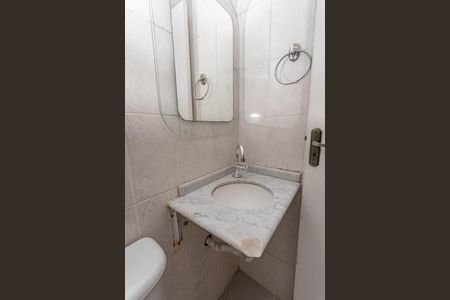 Casa de condomínio à venda com 208m², 3 quartos e 2 vagasBanheiro social