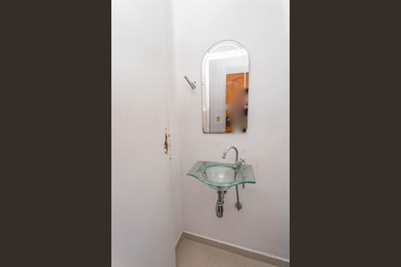 Casa de condomínio à venda com 208m², 3 quartos e 2 vagasLavabo na garagem