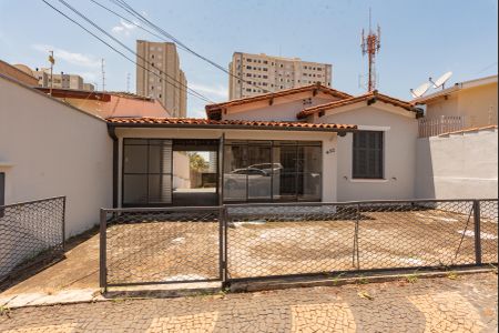 Casa à venda com 500m², 2 quartos e 2 vagasFachada
