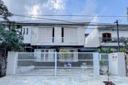 Casa à venda com 250m², 3 quartos e 3 vagasFachada - Plaquinha