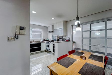 Casa à venda com 250m², 3 quartos e 3 vagasCozinha