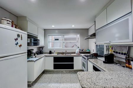 Casa à venda com 250m², 3 quartos e 3 vagasCozinha