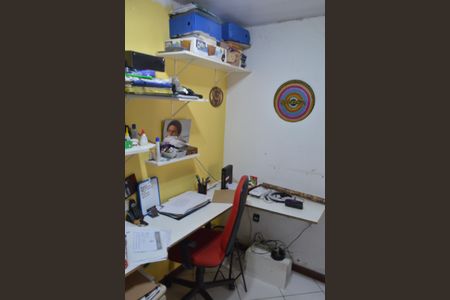 Casa de condomínio à venda com 200m², 3 quartos e 2 vagas Casa de condomínio à venda com 200m², 3 quartos e 2 vagasEscritório