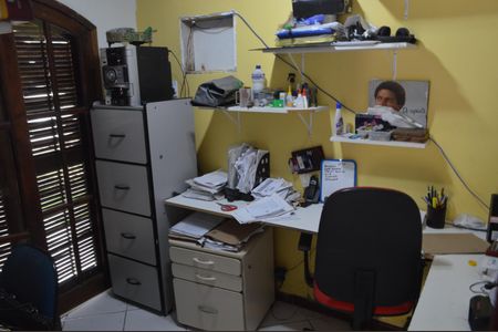 Casa de condomínio à venda com 200m², 3 quartos e 2 vagas Casa de condomínio à venda com 200m², 3 quartos e 2 vagasEscritório