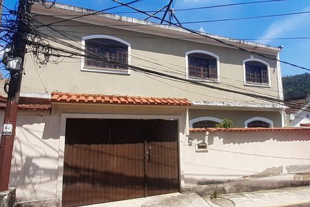Casa de condomínio à venda com 200m², 3 quartos e 2 vagas Casa de condomínio à venda com 200m², 3 quartos e 2 vagasFachada