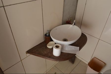 Casa de condomínio à venda com 200m², 3 quartos e 2 vagas Casa de condomínio à venda com 200m², 3 quartos e 2 vagasBanheiro de serviço