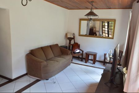 Casa de condomínio à venda com 200m², 3 quartos e 2 vagas Casa de condomínio à venda com 200m², 3 quartos e 2 vagasSala