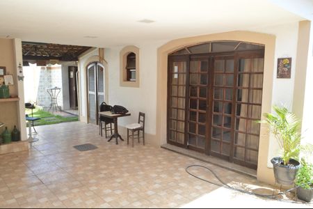 Casa de condomínio à venda com 200m², 3 quartos e 2 vagas Casa de condomínio à venda com 200m², 3 quartos e 2 vagasGaragem