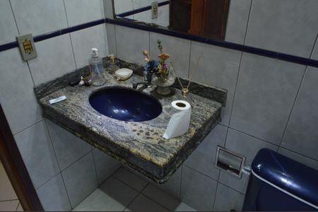 Casa de condomínio à venda com 200m², 3 quartos e 2 vagas Casa de condomínio à venda com 200m², 3 quartos e 2 vagasBanheiro 2