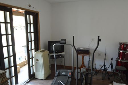 Casa de condomínio à venda com 200m², 3 quartos e 2 vagas Casa de condomínio à venda com 200m², 3 quartos e 2 vagasSuíte