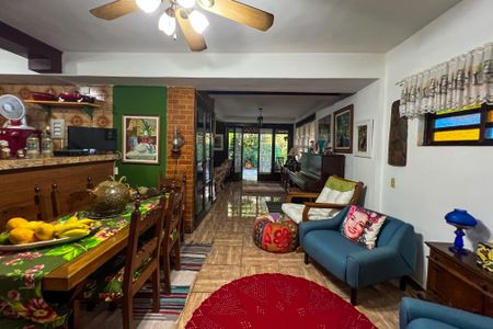 Casa de condomínio para alugar com 210m², 3 quartos e 2 vagasSala