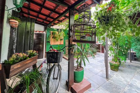 Casa de condomínio para alugar com 210m², 3 quartos e 2 vagasQuintal