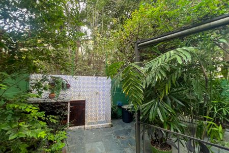 Casa de condomínio para alugar com 210m², 3 quartos e 2 vagasQuintal