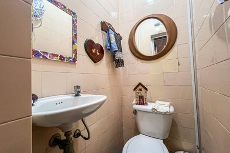 Casa de condomínio para alugar com 210m², 3 quartos e 2 vagasBanheiro de Serviço