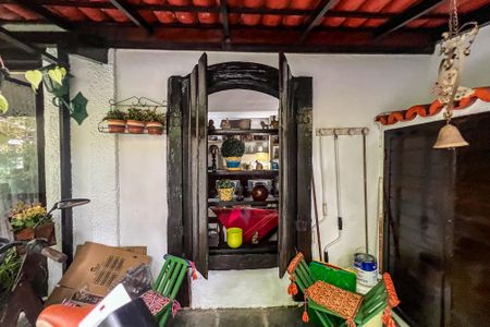 Casa de condomínio para alugar com 210m², 3 quartos e 2 vagasQuintal