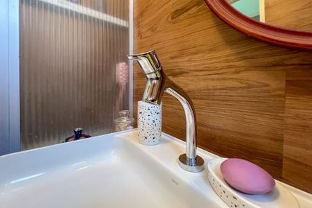 Casa de condomínio para alugar com 210m², 3 quartos e 2 vagasBanheiro Social