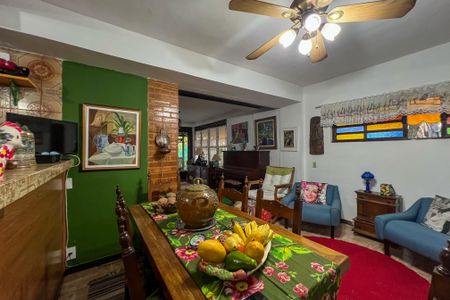 Casa de condomínio para alugar com 210m², 3 quartos e 2 vagasSala