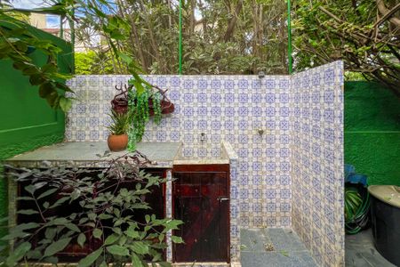 Casa de condomínio para alugar com 210m², 3 quartos e 2 vagasQuintal