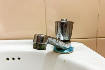 Casa de condomínio para alugar com 210m², 3 quartos e 2 vagasBanheiro de Serviço