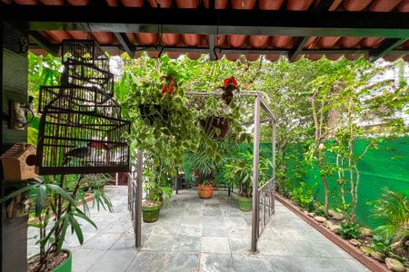 Casa de condomínio para alugar com 210m², 3 quartos e 2 vagasQuintal