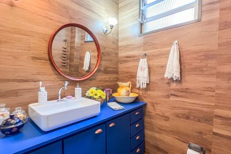 Casa de condomínio para alugar com 210m², 3 quartos e 2 vagasBanheiro Social