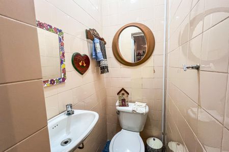 Casa de condomínio para alugar com 210m², 3 quartos e 2 vagasBanheiro de Serviço