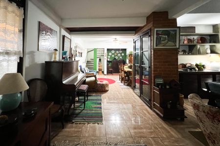 Casa de condomínio para alugar com 210m², 3 quartos e 2 vagasSala