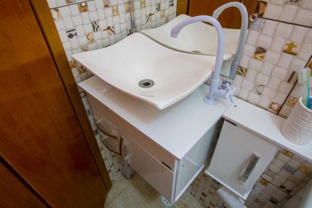 Apartamento à venda com 76m², 2 quartos e 1 vaga Apartamento à venda com 76m², 2 quartos e 1 vagaBanheiro