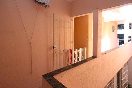 Casa à venda com 99m², 4 quartos e 2 vagas Casa à venda com 99m², 4 quartos e 2 vagasCorredor