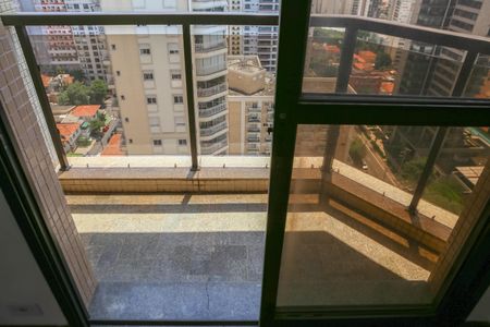 Apartamento para alugar com 180m², 4 quartos e 3 vagas Apartamento para alugar com 180m², 4 quartos e 3 vagasSala