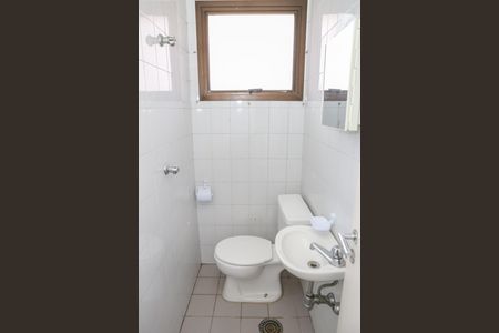 Apartamento para alugar com 180m², 4 quartos e 3 vagas Apartamento para alugar com 180m², 4 quartos e 3 vagasBanheiro de Serviço