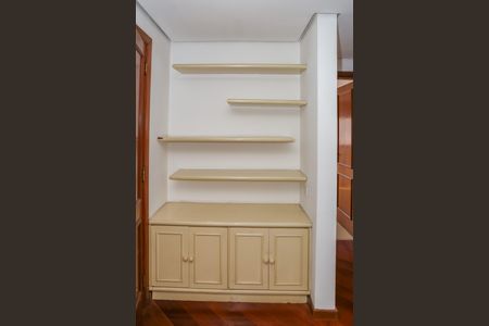 Apartamento para alugar com 180m², 4 quartos e 3 vagas Apartamento para alugar com 180m², 4 quartos e 3 vagasSala de TV