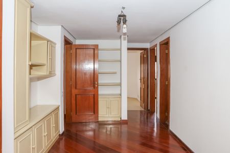 Apartamento para alugar com 180m², 4 quartos e 3 vagas Apartamento para alugar com 180m², 4 quartos e 3 vagasSala de TV