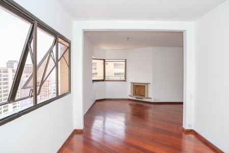 Apartamento para alugar com 180m², 4 quartos e 3 vagas Apartamento para alugar com 180m², 4 quartos e 3 vagasSala