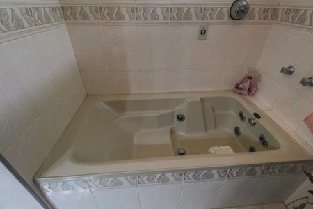 Casa à venda com 290m², 6 quartos e 2 vagasBanheiro 2