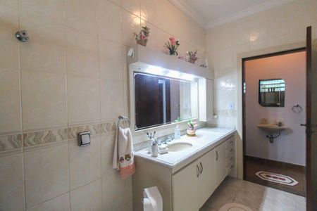 Casa à venda com 290m², 6 quartos e 2 vagasBanheiro 2