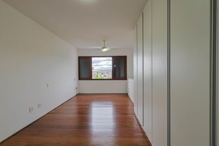 Casa à venda com 250m², 3 quartos e 2 vagas Casa à venda com 250m², 3 quartos e 2 vagasQuarto 3 - Suíte