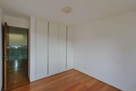 Casa à venda com 250m², 3 quartos e 2 vagas Casa à venda com 250m², 3 quartos e 2 vagasQuarto 1