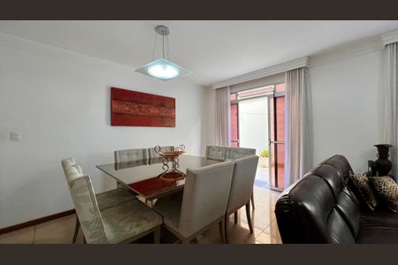 Apartamento à venda com 133m², 3 quartos e 2 vagas Apartamento à venda com 133m², 3 quartos e 2 vagasSala