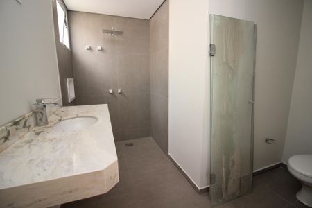 Apartamento à venda com 157m², 2 quartos e 2 vagasBanheiro da Suíte 1