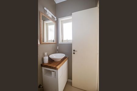 Casa à venda com 306m², 3 quartos e 2 vagas Casa à venda com 306m², 3 quartos e 2 vagasBanheiro