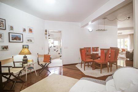 Casa à venda com 306m², 3 quartos e 2 vagas Casa à venda com 306m², 3 quartos e 2 vagasSala