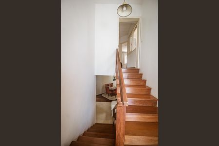 Casa à venda com 306m², 3 quartos e 2 vagas Casa à venda com 306m², 3 quartos e 2 vagasCorredor