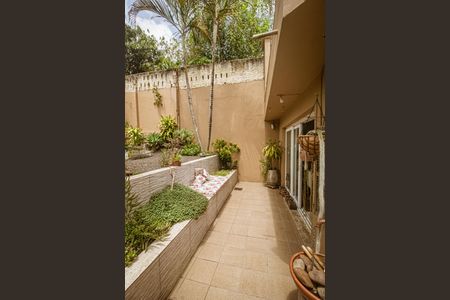 Casa à venda com 306m², 3 quartos e 2 vagas Casa à venda com 306m², 3 quartos e 2 vagasÁrea comum