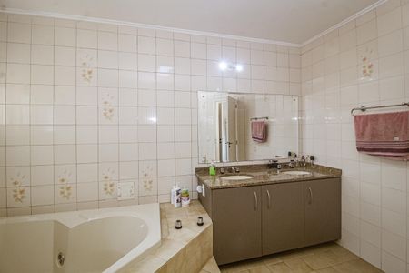 Casa à venda com 306m², 3 quartos e 2 vagas Casa à venda com 306m², 3 quartos e 2 vagasBanheiro da Suíte