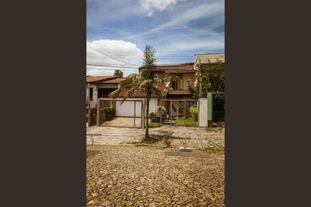 Casa à venda com 306m², 3 quartos e 2 vagas Casa à venda com 306m², 3 quartos e 2 vagasfachada